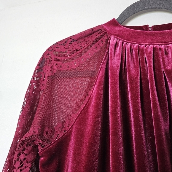 Free People Dream Team respberry color lace sleeves velvet blouse Size XS - Picture 4 of 12